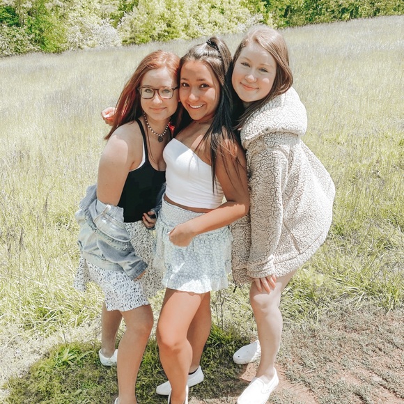 Meet your Posher, Alexandra - Picture 1 of 1